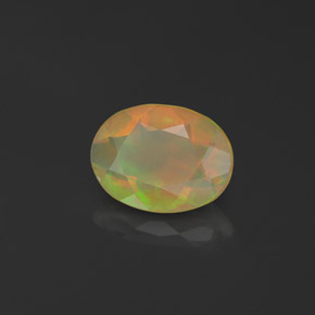 0.76カラットの天然マルチカラーオパール（8.2×6.1 mm・透明）