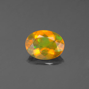 0.71カラットの天然マルチカラーオパール（8×6 mm・透明）