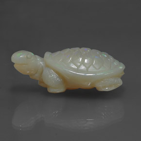 30.13カラットの天然マルチカラーオパール（31.6×17.6 mm・ファンシーシェイプ）