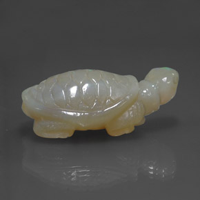 30.13カラットの天然マルチカラーオパール（31.6×17.6 mm・ファンシーシェイプ）