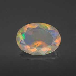 1.97カラットの天然マルチカラーオパール（11.8×8.6 mm・透明）