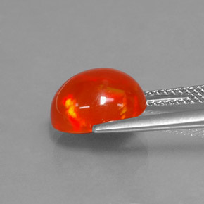 2.95カラットの天然マルチカラーオパール（11×9 mm・透明）