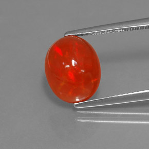 2.50カラットの天然マルチカラーオパール（11.1×9 mm・透明）