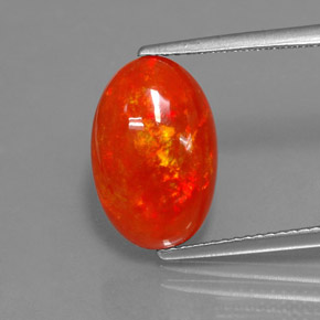 3.07カラットの天然マルチカラーオパール（14.5×9.5 mm・透明）
