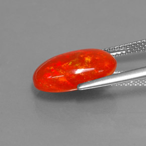 3.07カラットの天然マルチカラーオパール（14.5×9.5 mm・透明）