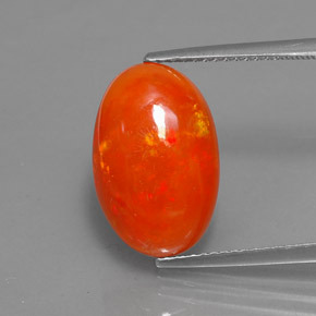 5.33カラットの天然オレンジオパール（15.9×10.4 mm・オーバルカット）