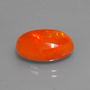 5.33カラットの天然オレンジオパール（15.9×10.4 mm・オーバルカット）