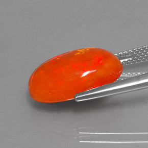 5.33カラットの天然オレンジオパール（15.9×10.4 mm・オーバルカット）