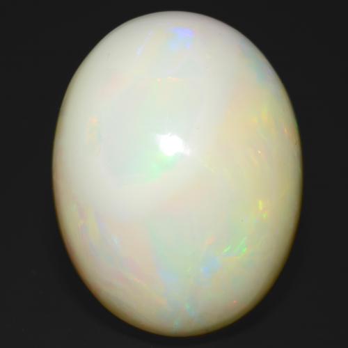 25.93カラットの天然マルチカラーオパール（24.6×19.1 mm・オーバルカット）