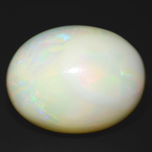 25.93カラットの天然マルチカラーオパール（24.6×19.1 mm・オーバルカット）