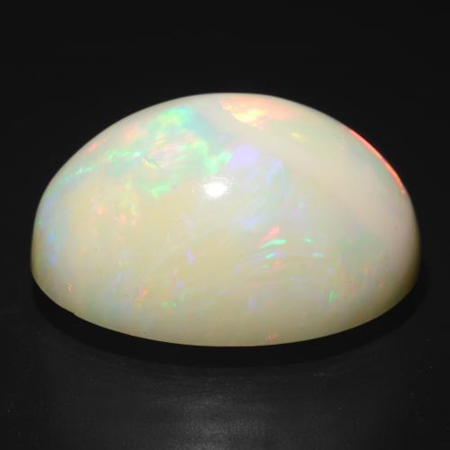 25.93カラットの天然マルチカラーオパール（24.6×19.1 mm・オーバルカット）