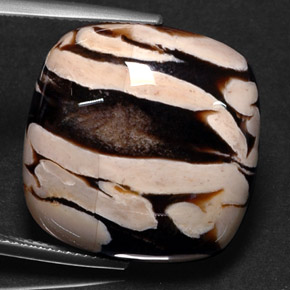 25.88カラットの天然マルチカラーピーナッツウッド、クッションカット、オペーク