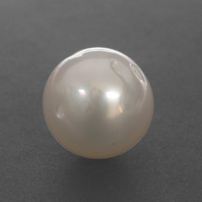 8.28カラットの天然クリームパール（10.55 mm・球体 / ボール）