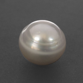8.41カラットの天然クリームパール（10.78 mm・球体 / ボール）