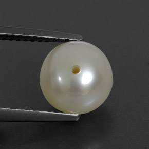 3.90カラットの天然クリームパール（8.53 mm・球体 / ボール）