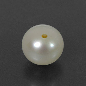 3.81カラットの天然クリームパール（8.39 mm・球体 / ボール）