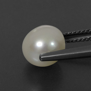 3.81カラットの天然クリームパール（8.39 mm・球体 / ボール）