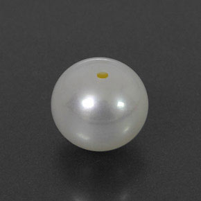 3.85カラットの天然クリームパール（8.34 mm・球体 / ボール）