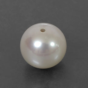 3.81カラットの天然クリームパール（8.28 mm・球体 / ボール）