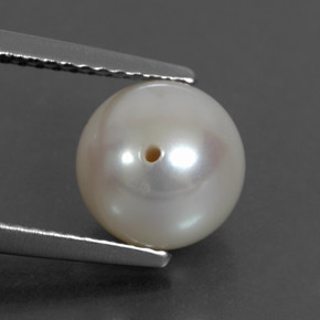 3.81カラットの天然クリームパール（8.28 mm・球体 / ボール）