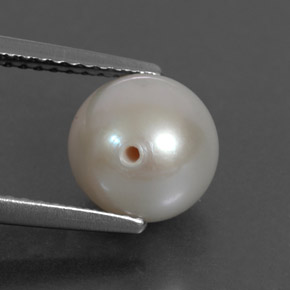3.60カラットの天然クリームパール（8.16 mm・球体 / ボール）