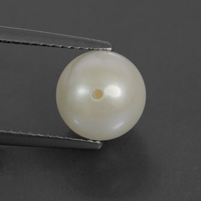 3.85カラットの天然シルバーホワイトパール（8.36 mm・球体 / ボール）