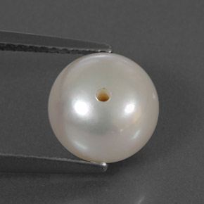 3.95カラットの天然シルバーホワイトパール（8.57 mm・球体 / ボール）