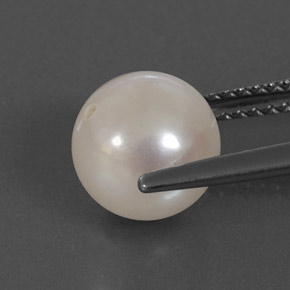 3.67カラットの天然シルバーホワイトパール（8.11 mm・球体 / ボール）