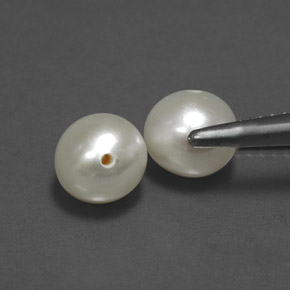 カラットの天然クリームパール（5.87 mm・球体 / ボール）