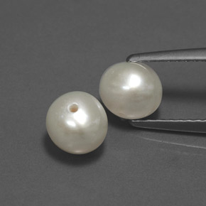 カラットの天然クリームパール（5.81 mm・球体 / ボール）