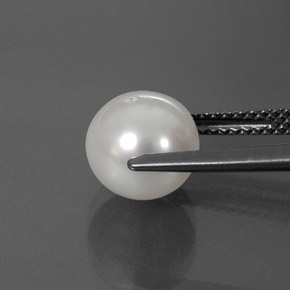 3.93カラットの天然シルバーホワイトパール（8.45 mm・球体 / ボール）