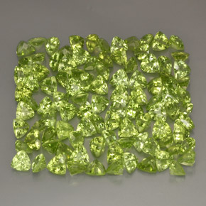 カラットの天然鮮やかな緑ペリドット（4.1×4.1 mm・トリリアント）