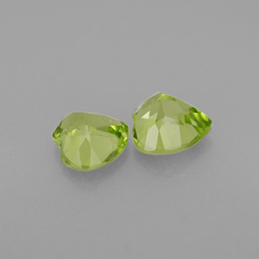 カラットの天然鮮やかな緑ペリドット（5×4.8 mm・ハート型）