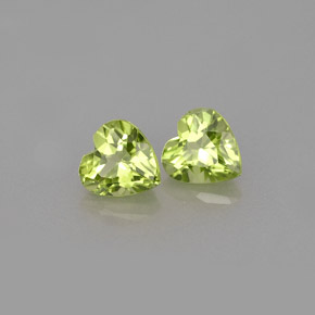 カラットの天然鮮やかな緑ペリドット（5×5 mm・ハート型）
