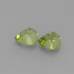 カラットの天然鮮やかな緑ペリドット（4.8×4.8 mm・ハート型）