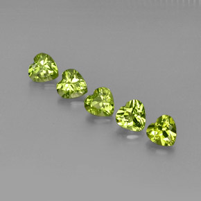 カラットの天然鮮やかな緑ペリドット（5.1×5.1 mm・ハート型）