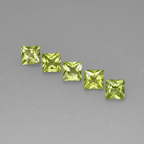 カラットの天然鮮やかな緑ペリドット（5.1×5 mm・四角）
