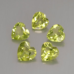 カラットの天然鮮やかな緑ペリドット（5×4.9 mm・ハート型）