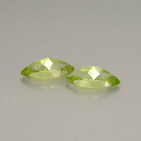 カラットの天然鮮やかな緑ペリドット（9.8×4.8 mm・マーキス）