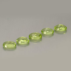 カラットの天然鮮やかな緑ペリドット（6×4.2 mm・オーバルカット）