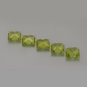 カラットの天然鮮やかな緑ペリドット（5×5 mm・四角）