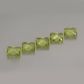 カラットの天然鮮やかな緑ペリドット（5×5 mm・四角）