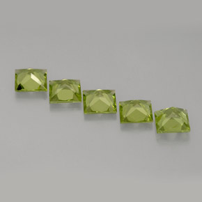 カラットの天然鮮やかな緑ペリドット（5×4.9 mm・四角）