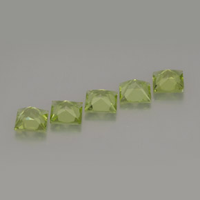 カラットの天然鮮やかな緑ペリドット（5.1×5 mm・四角）