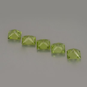 カラットの天然鮮やかな緑ペリドット（5.1×4.9 mm・四角）