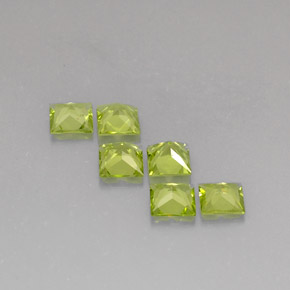 カラットの天然鮮やかな緑ペリドット（5×5 mm・四角）