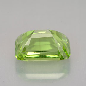 5.00カラットの天然鮮やかな緑ペリドット（11.3×7.6 mm・クッションカット）