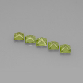 カラットの天然鮮やかな緑ペリドット（5×4.9 mm・四角）