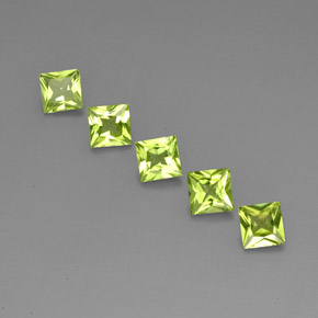 カラットの天然鮮やかな緑ペリドット（5×4.9 mm・四角）