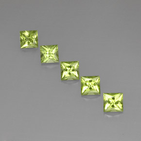 カラットの天然鮮やかな緑ペリドット（5.1×5 mm・四角）